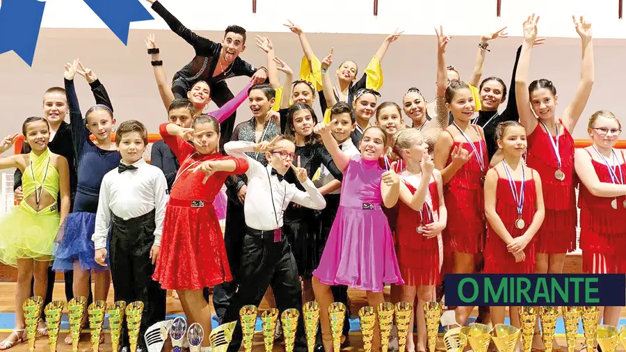 Associação de Dança de Tremês campeã regional  na modalidade Latinas