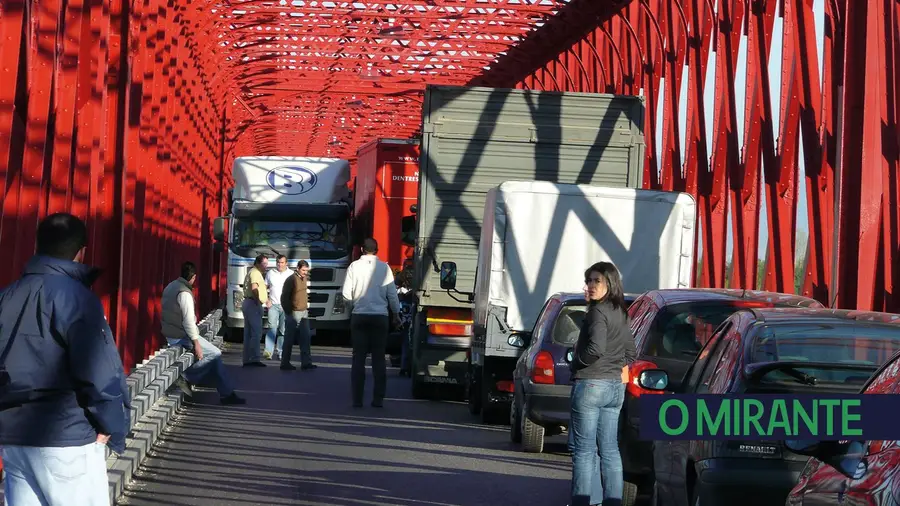 Os engarrafamentos na ponte da Chamusca  acentuam a desertificação do interior