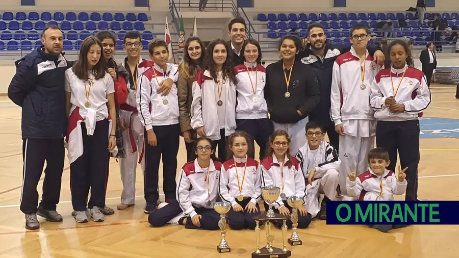 Atletas de taekwondo de Almeirim com bons resultados na Nazaré