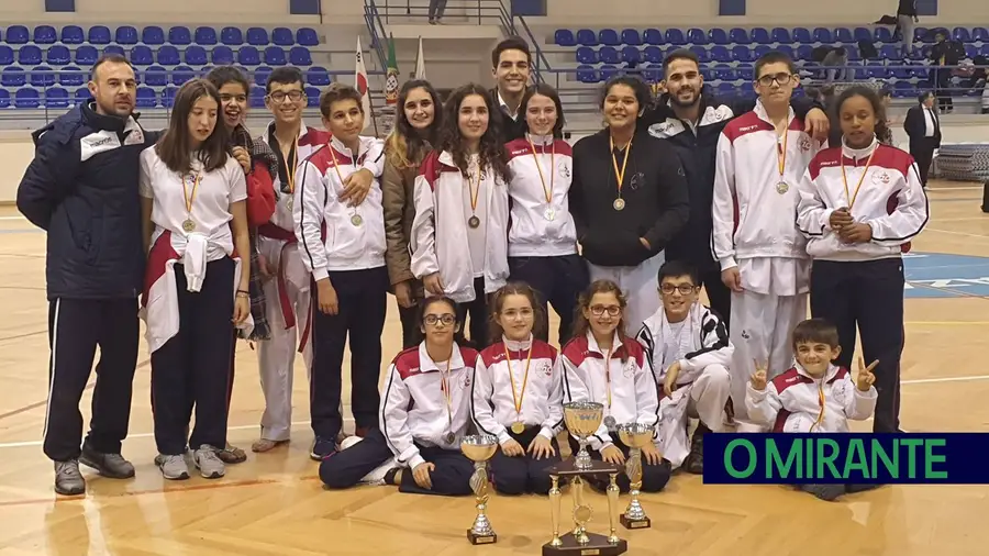 Atletas de taekwondo de Almeirim com bons resultados na Nazaré Atletas de taekwondo de Almeirim com bons resultados na Nazaré