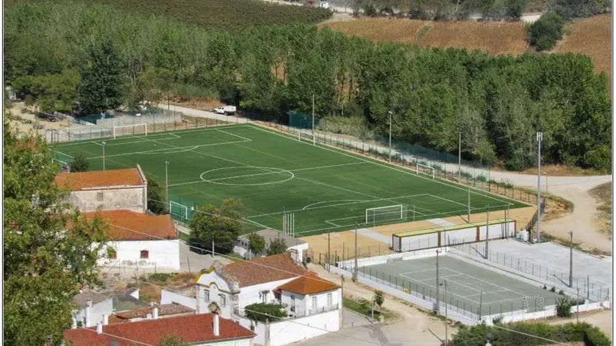 Dérbi de futebol em Santarém acaba com violência entre jovens Dérbi de futebol em Santarém acaba com violência entre jovens