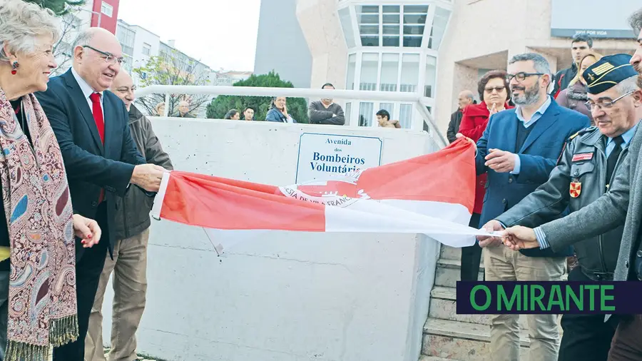 Vila Franca de Xira baptiza avenida em homenagem aos bombeiros