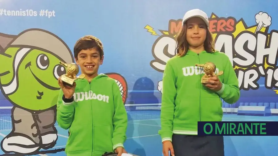 Jovens tenistas de Santarém campeões nacionais sub-10 Jovens tenistas de Santarém campeões nacionais sub-10