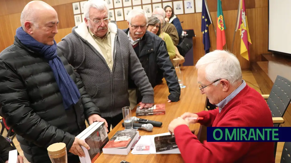 Livro de Álvaro Ribeiro é um livro político que homenageia as lutas perdidas de gerações