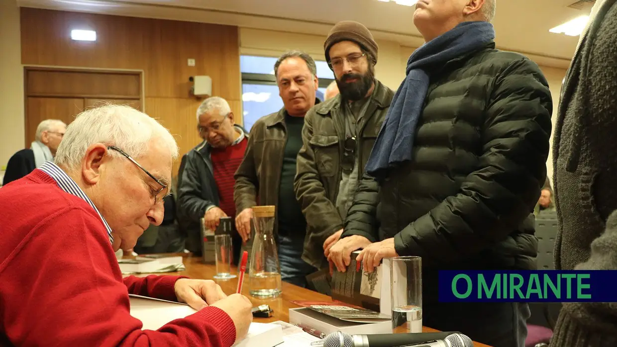 Livro de Álvaro Ribeiro é um livro político que homenageia as lutas perdidas de gerações