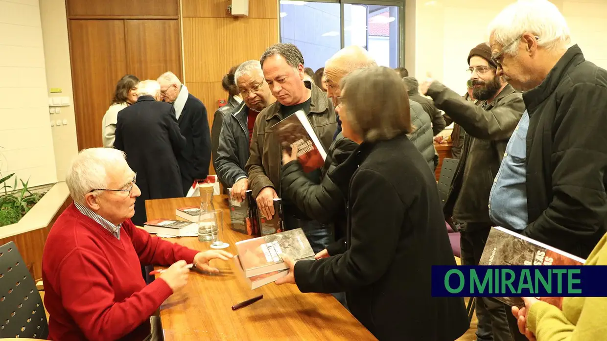 Livro de Álvaro Ribeiro é um livro político que homenageia as lutas perdidas de gerações