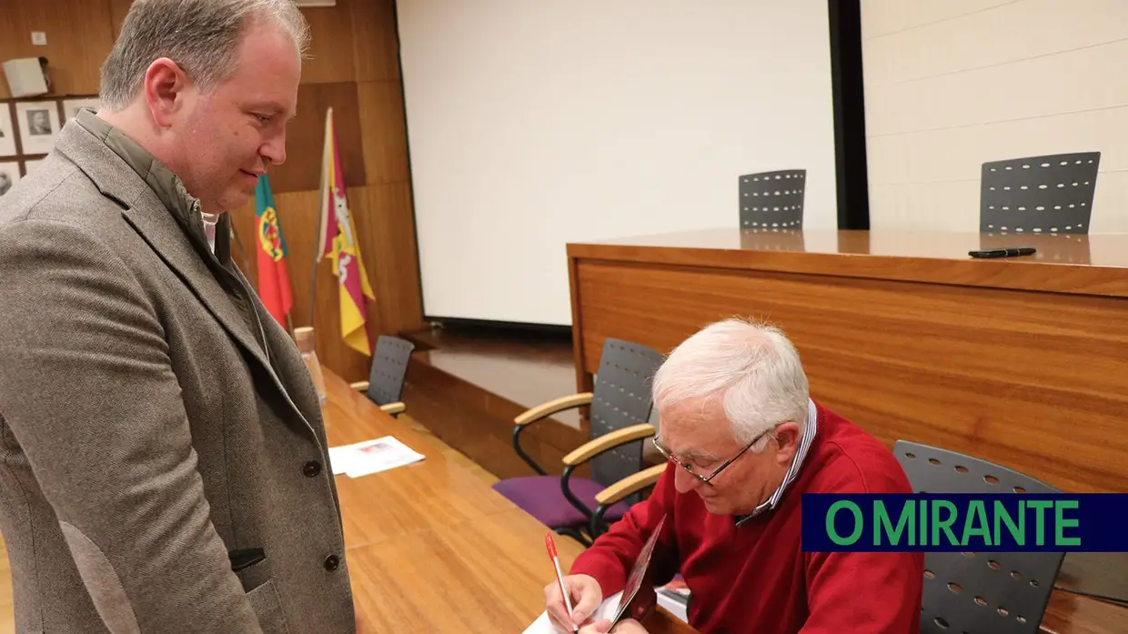 Livro de Álvaro Ribeiro é um livro político que homenageia as lutas perdidas de gerações