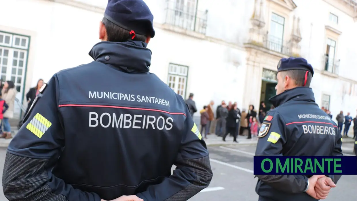 Condecorações no 189.º aniversário dos Bombeiros Municipais de Santarém