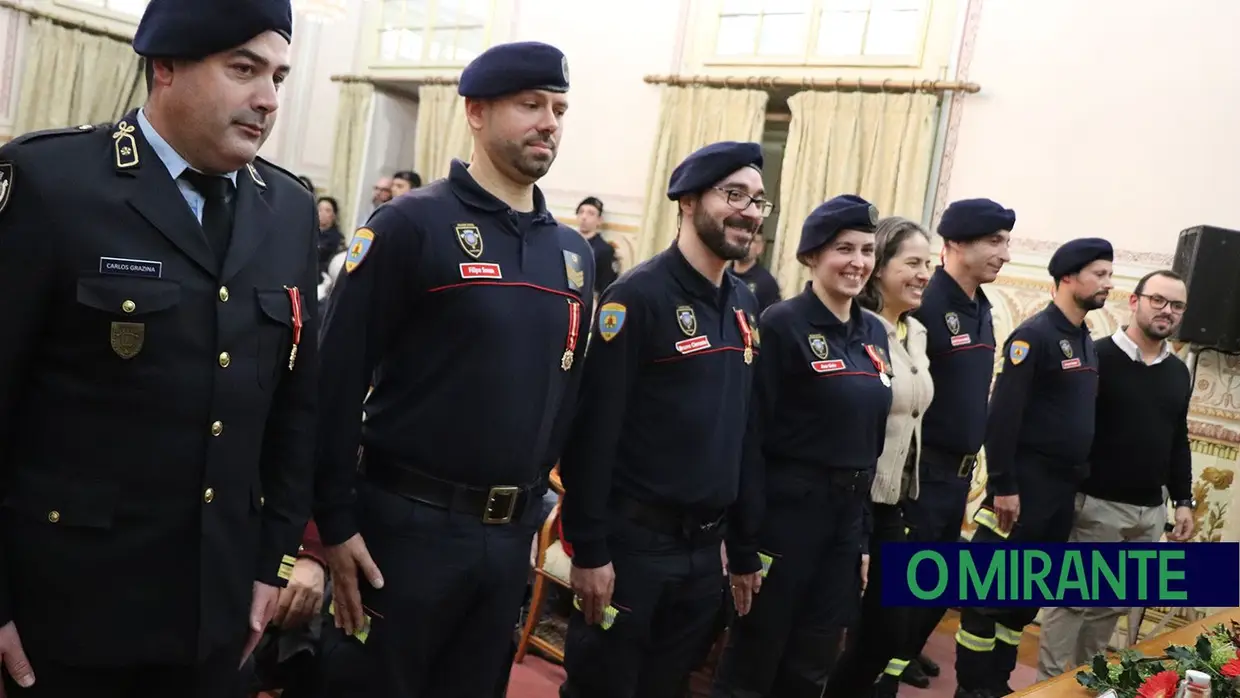 Condecorações no 189.º aniversário dos Bombeiros Municipais de Santarém