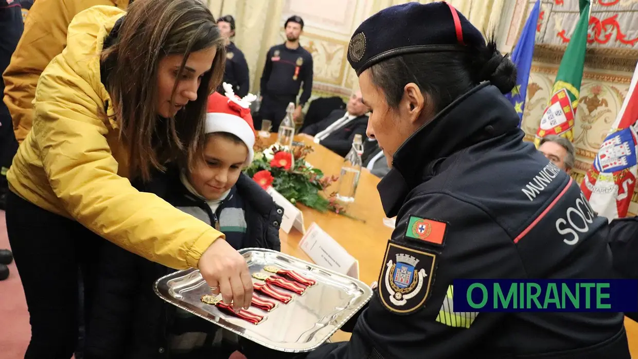 Condecorações no 189.º aniversário dos Bombeiros Municipais de Santarém