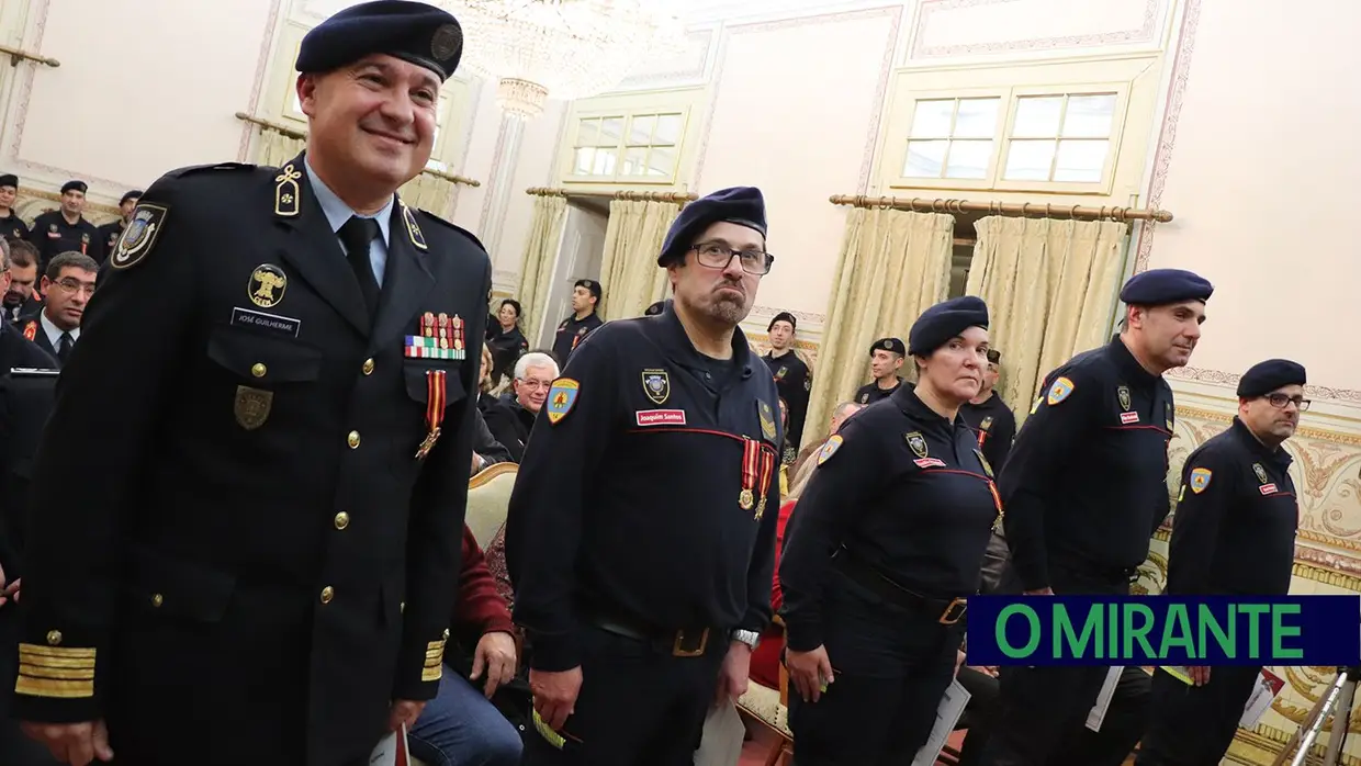 Condecorações no 189.º aniversário dos Bombeiros Municipais de Santarém