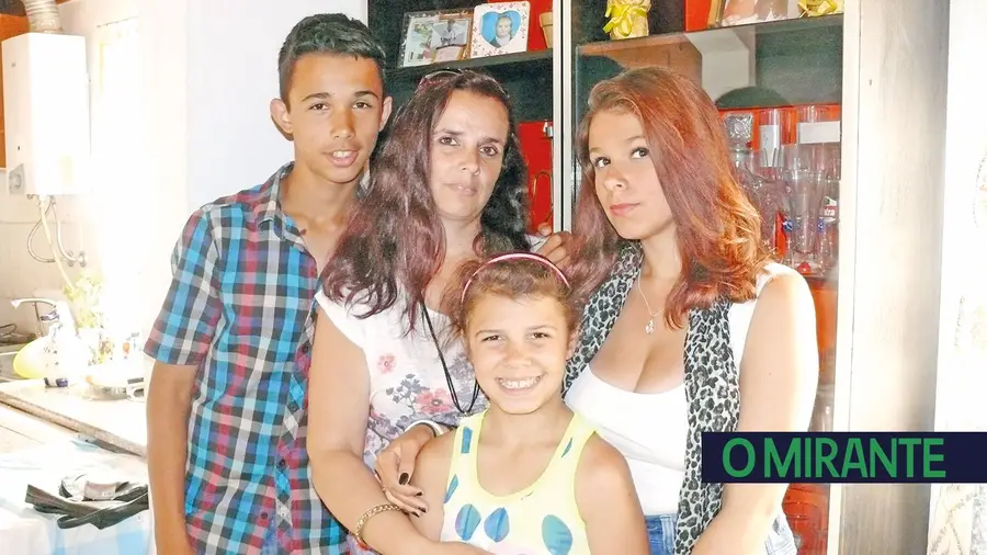 Criança retirada à mãe a meio da noite  há onze anos ficou traumatizada