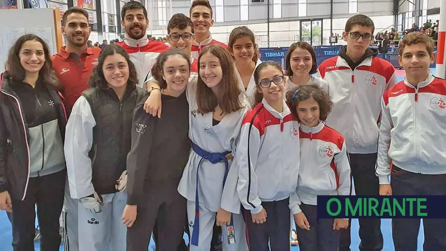 Taekwondo de Almeirim com seis campeões nacionais e dois pódios por equipas Taekwondo de Almeirim com seis campeões nacionais e dois pódios por equipas