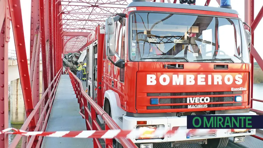 Ponte Rainha Dona Amélia vai continuar fechada ao trânsito