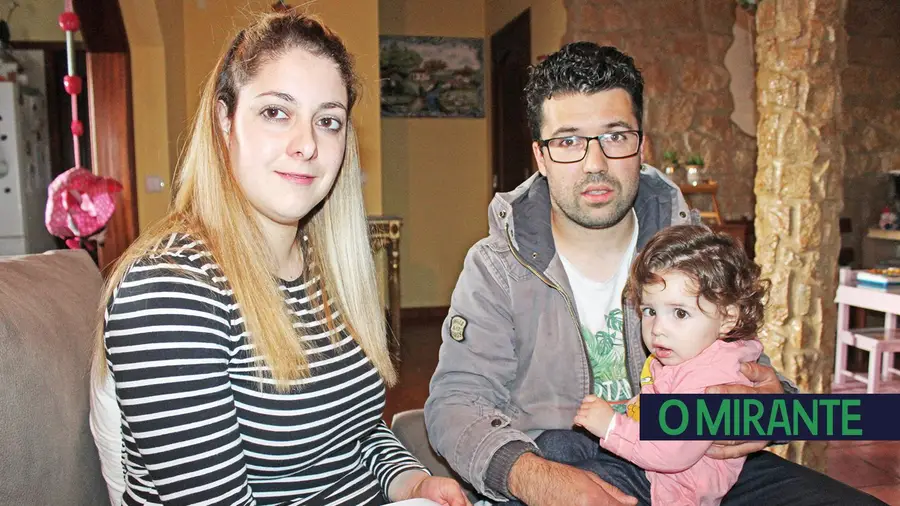 Pais de criança com doença rara continuam a precisar de ajuda Pais de criança com doença rara continuam a precisar de ajuda