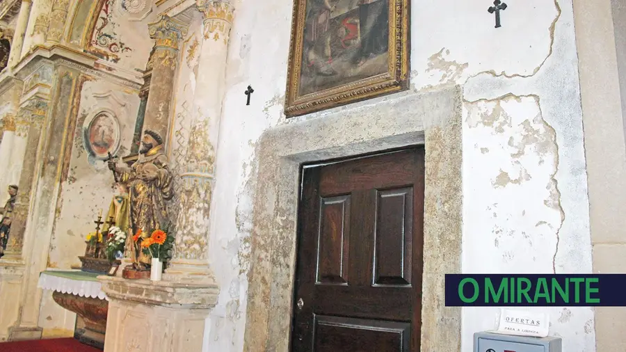 Igreja em Abrantes que é monumento nacional mete água e está a cair aos poucos