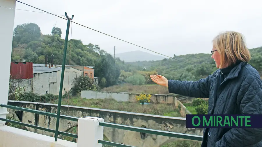 Fábrica em Vila Moreira sem licença e alvo de denúncias Fábrica em Vila Moreira sem licença e alvo de denúncias