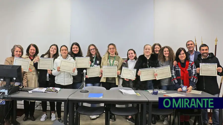 Encontro de jovens cientistas em Santarém foi um sucesso Encontro de jovens cientistas em Santarém foi um sucesso