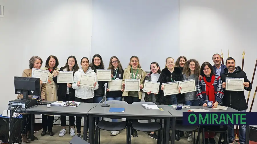 Jovens cientistas de vários países reunem-se em Santarém Jovens cientistas de vários países reunem-se em Santarém