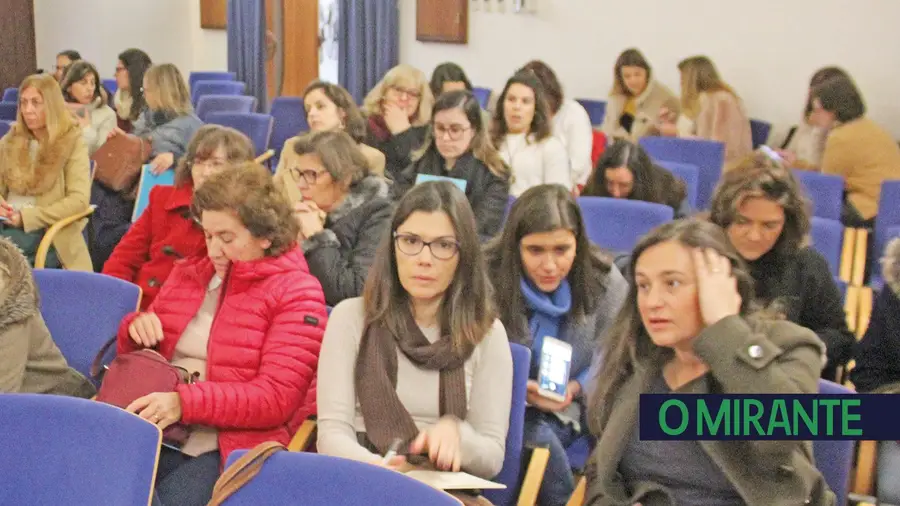 “É um abuso o tempo que as crianças passam nas creches e infantários” “É um abuso o tempo que as crianças passam nas creches e infantários”