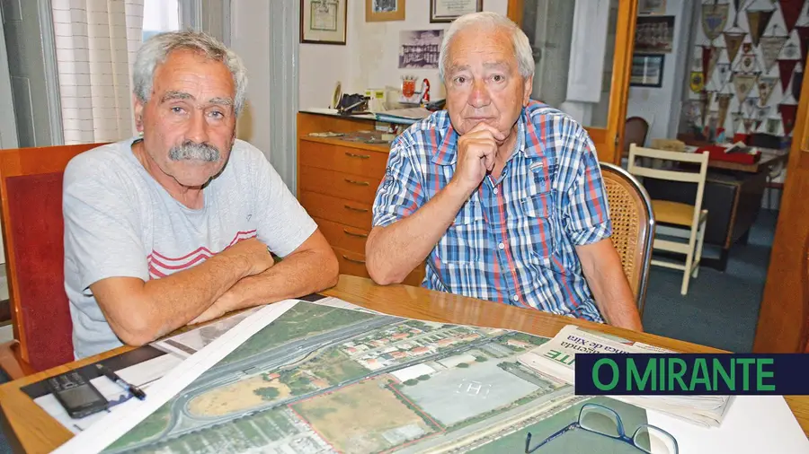 Políticos voltam atrás e abrem porta a campo provisório para o Alhandra SC Políticos voltam atrás e abrem porta a campo provisório para o Alhandra SC