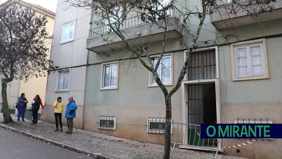 Moradores de prédio evacuado em Santarém aguardam resultado de monitorização Moradores de prédio evacuado em Santarém aguardam resultado de monitorização
