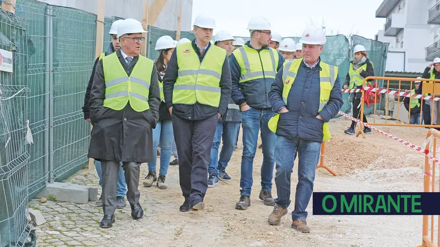 Autarcas de Ourém visitam obras em cinco freguesias Autarcas de Ourém visitam obras em cinco freguesias