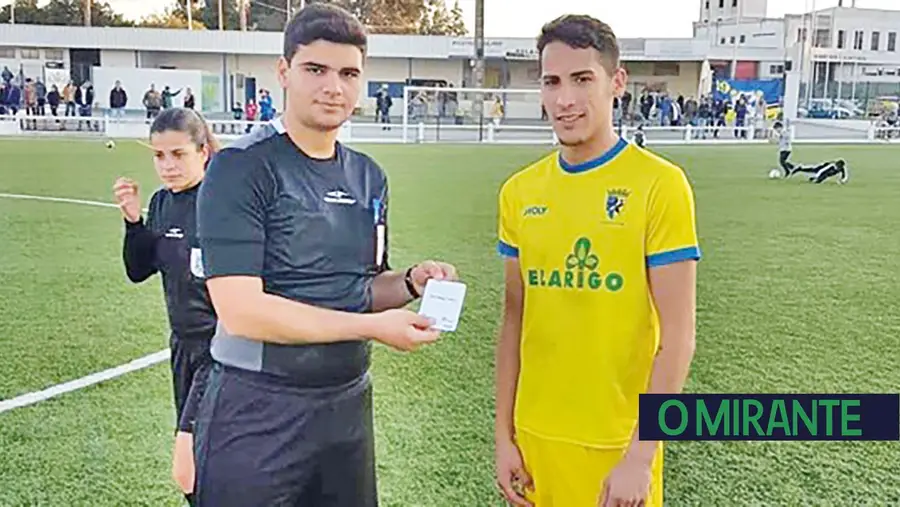 Desportivismo de jogador do Salvaterrense premiado com cartão branco