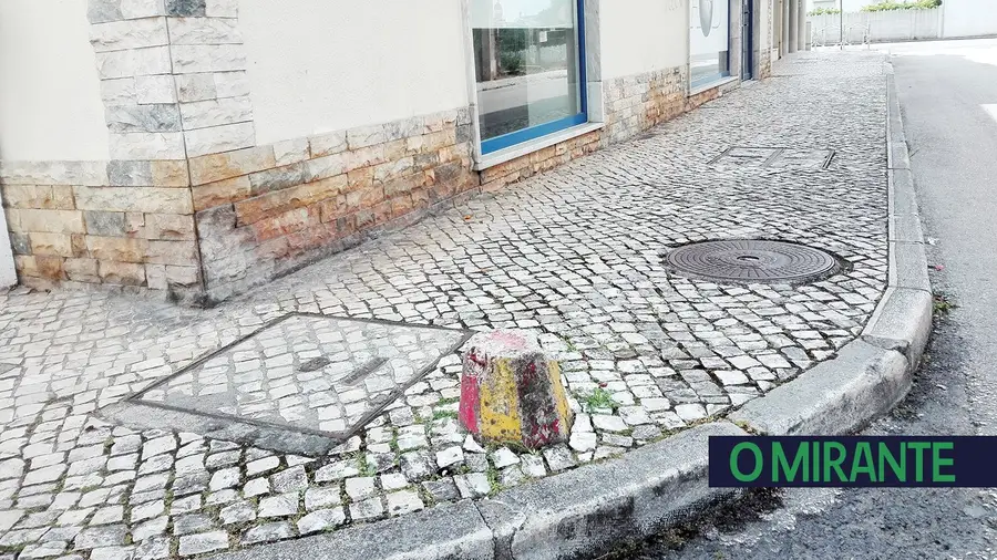 A relíquia que nos faz tropeçar e às vezes cair continua no sítio A relíquia que nos faz tropeçar e às vezes cair continua no sítio
