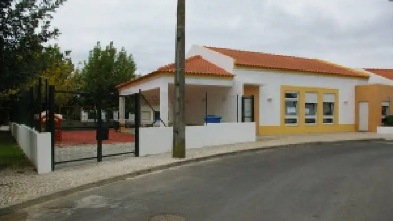 Funcionária de jardim-de-infância em Santo Estêvão internada com meningite Funcionária de jardim-de-infância em Santo Estêvão internada com meningite
