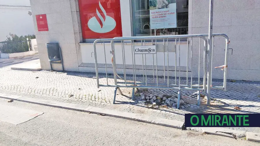 Uma grade no meio da vila da Chamusca Uma grade no meio da vila da Chamusca