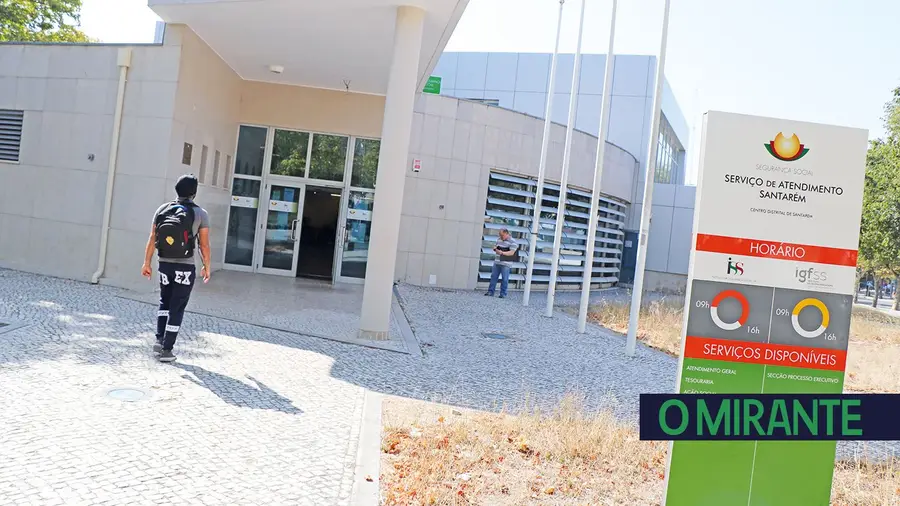 Edifício da Segurança Social em Santarém continua fechado devido aos maus cheiros Edifício da Segurança Social em Santarém continua fechado devido aos maus cheiros