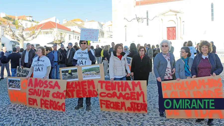 População de Azambuja saiu à rua contra o aterro