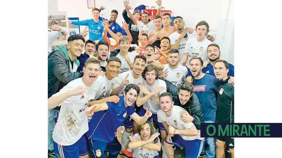 A equipa de futebol sub-19 do Futebol Clube de Alverca A equipa de futebol sub-19 do Futebol Clube de Alverca
