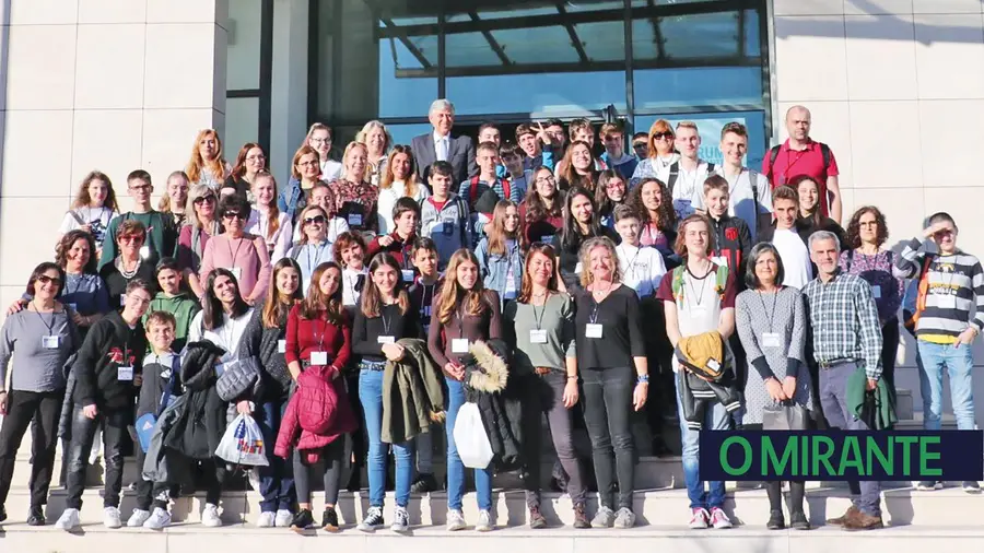 A Câmara de Ourém recebeu, na tarde de 3 de Fevereiro, uma comitiva de alunos A Câmara de Ourém recebeu, na tarde de 3 de Fevereiro, uma comitiva de alunos