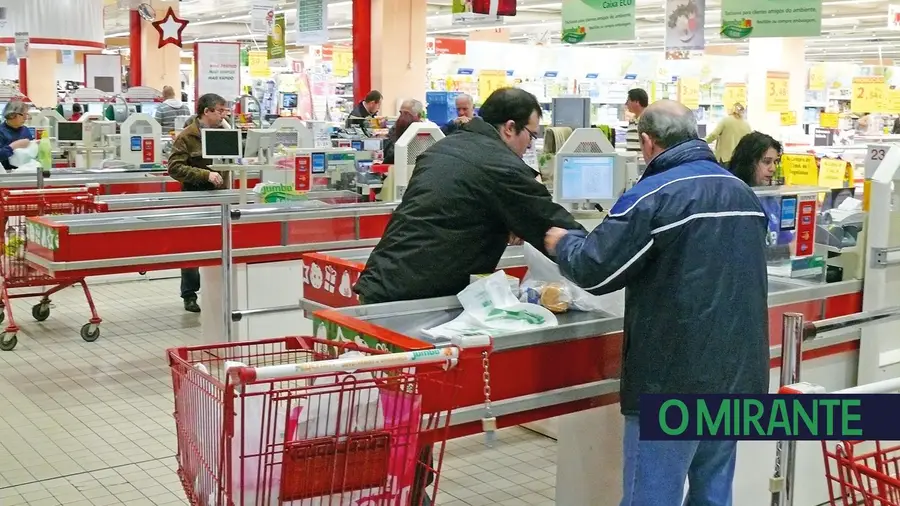 Azambuja e Santarém são os concelhos com melhor poder de compra na região Azambuja e Santarém são os concelhos com melhor poder de compra na região
