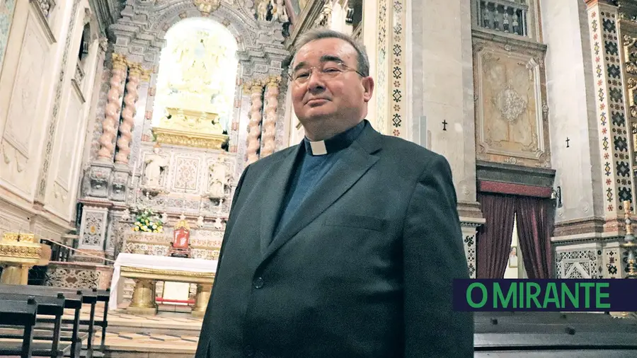 Padre Aníbal Vieira diz que as meninas já não sonham com o vestido de noiva