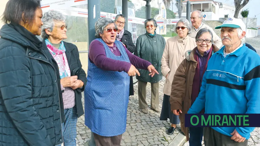 Mudança de paragem de autocarros em Arcena mal recebida