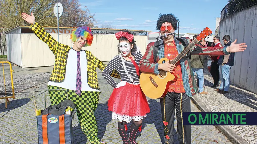 Um trio de palhaços Um trio de palhaços