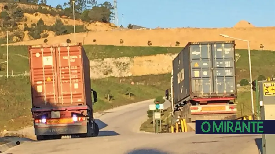 Autarcas de Azambuja expulsos à pedrada depois de questionarem motoristas às portas do aterro