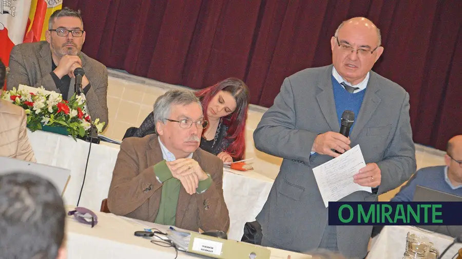 Autarcas e população não querem oleoduto a passar em Vila Franca de Xira Autarcas e população não querem oleoduto a passar em Vila Franca de Xira