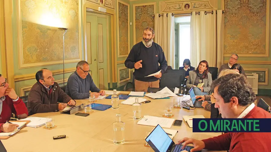Jorge Dias provoca desacatos na reunião de Câmara de Abrantes Jorge Dias provoca desacatos na reunião de Câmara de Abrantes