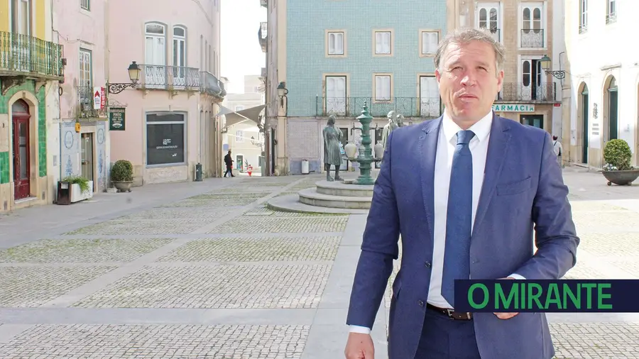 “A vida obriga-me a ter uma maior visibilidade mas sou uma pessoa discreta” “A vida obriga-me a ter uma maior visibilidade mas sou uma pessoa discreta”