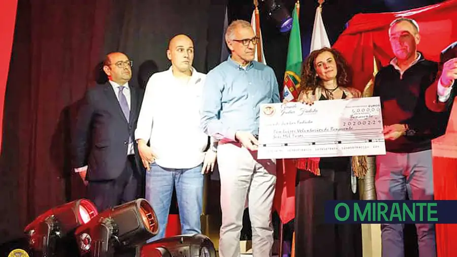 Jantar fadista a favor dos Bombeiros de Benavente rendeu seis mil euros Jantar fadista a favor dos Bombeiros de Benavente rendeu seis mil euros