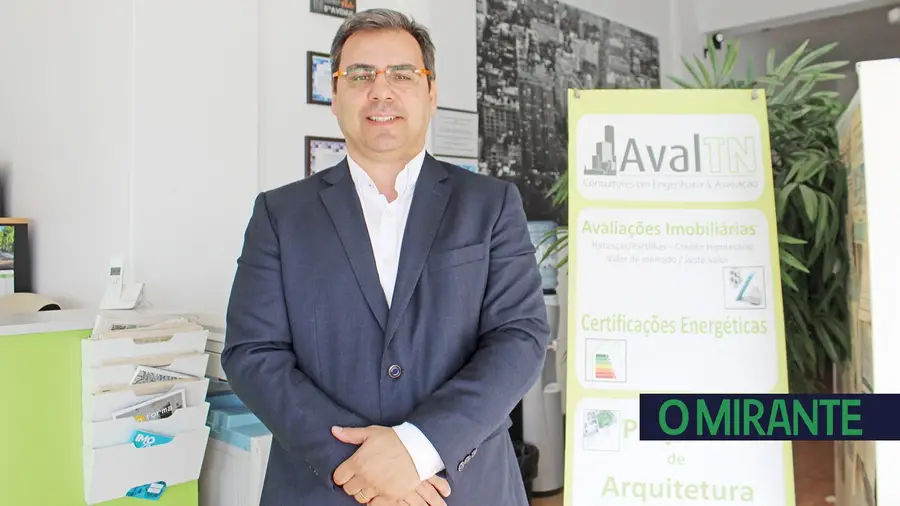 Quem trabalha no sector imobiliário tem que transmitir muita confiança e rigor Quem trabalha no sector imobiliário tem que transmitir muita confiança e rigor