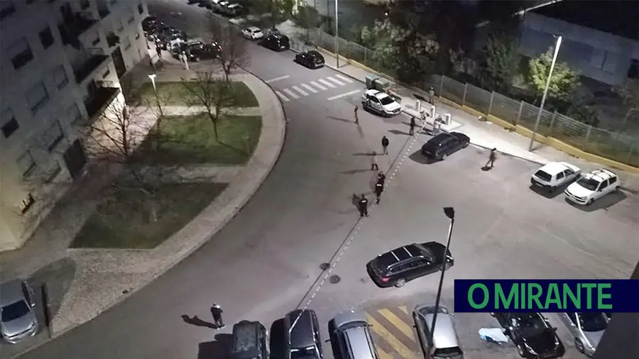 Morto à porta de casa retirado ao fim de 10 horas 