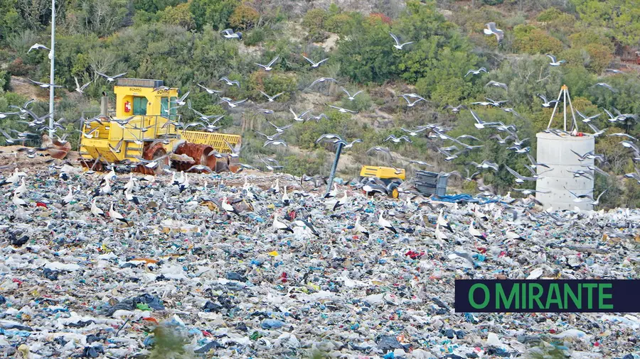 Comissão de acompanhamento impedida de entrar no aterro de Azambuja Comissão de acompanhamento impedida de entrar no aterro de Azambuja