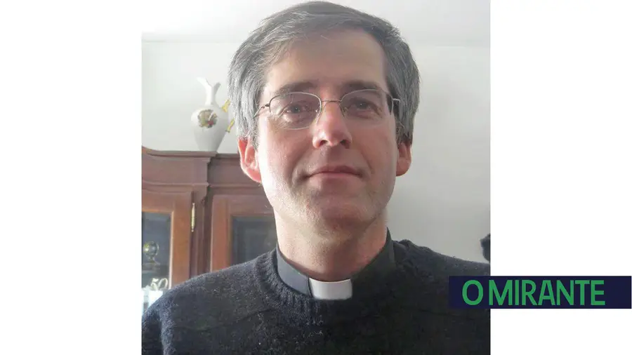 Padre de Ourém critica suspensão  das missas e leva responso do bispo