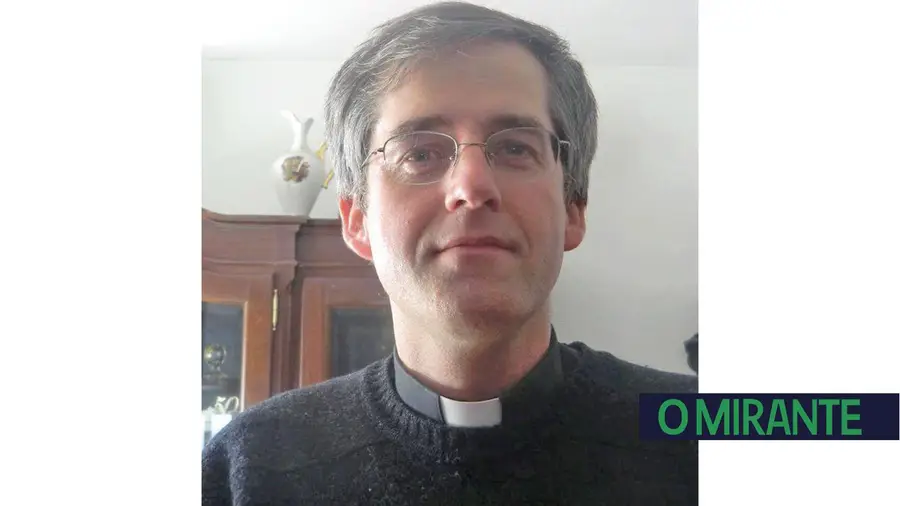 Padre de Ourém critica suspensão das missas e leva responso do bispo Padre de Ourém critica suspensão das missas e leva responso do bispo