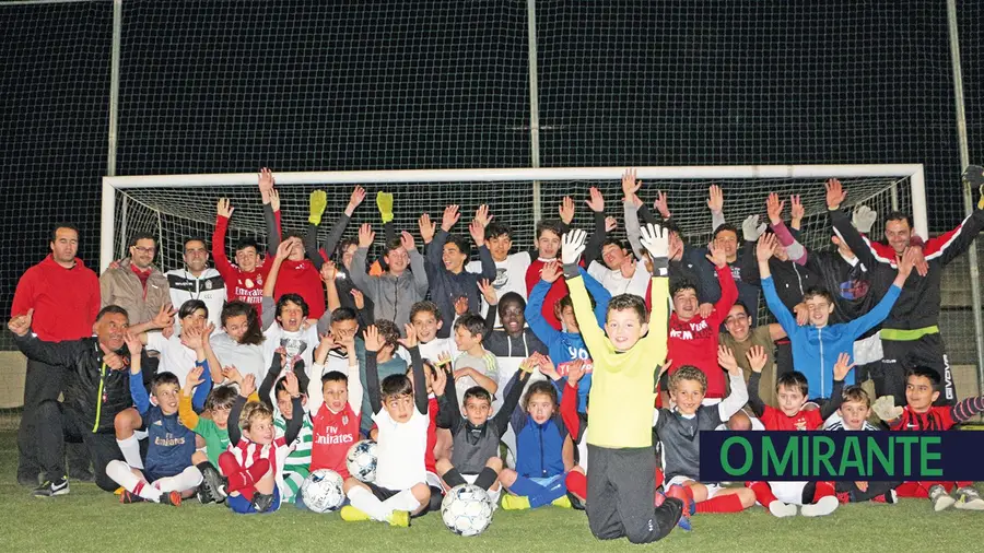 Pandemia veio atrapalhar o regresso do futebol a Aveiras de Cima Pandemia veio atrapalhar o regresso do futebol a Aveiras de Cima